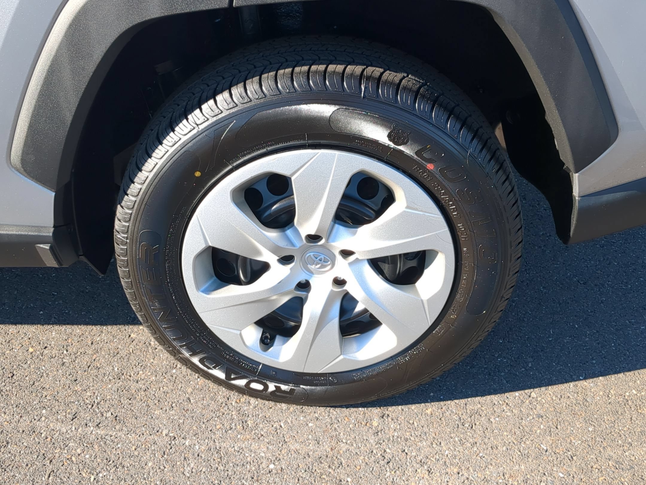 Used 2021 Toyota RAV4 LE AWD/4WD image 30