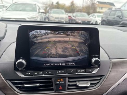 Used 2024 Nissan Altima 2.5 SV image 25