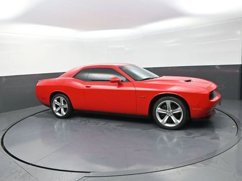 Used 2016 Dodge Challenger R/T RWD image 30