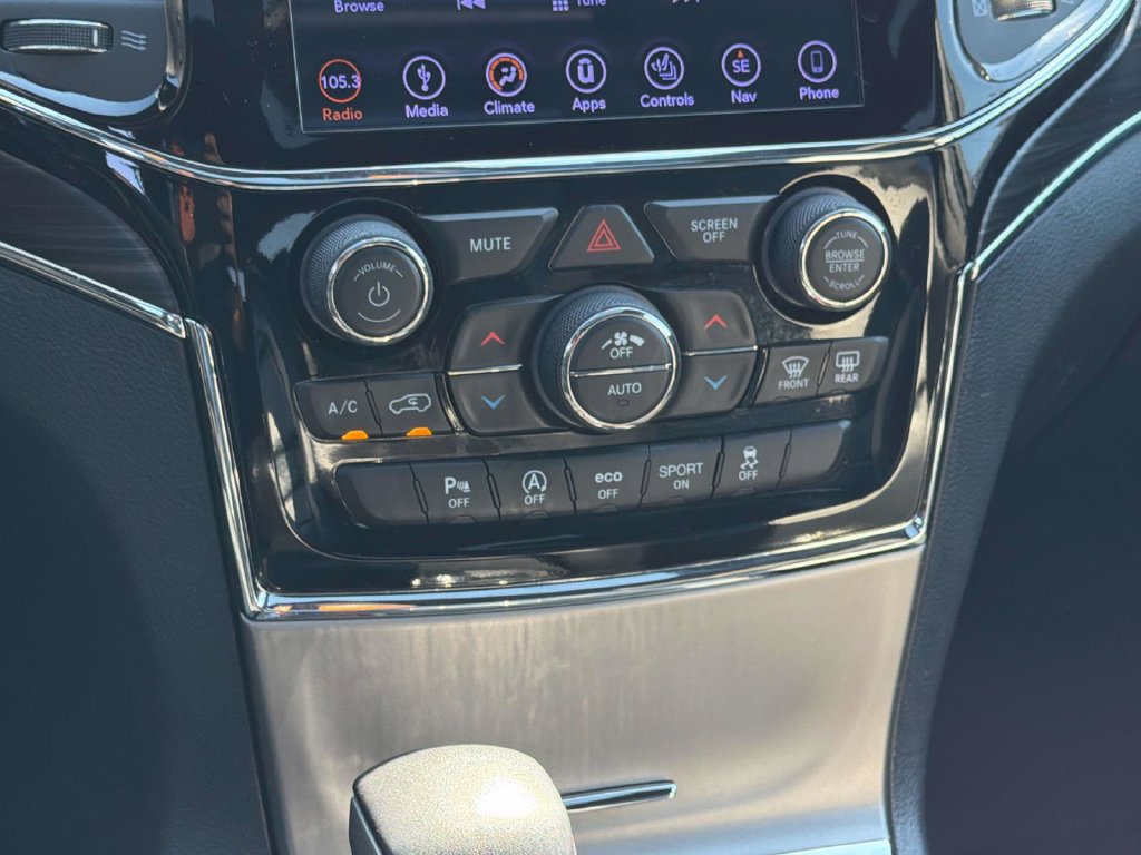 Used 2019 Jeep Grand Cherokee Limited w/ Luxury Group II AWD/4WD image 17