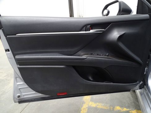 Used 2023 Toyota Camry SE image 15