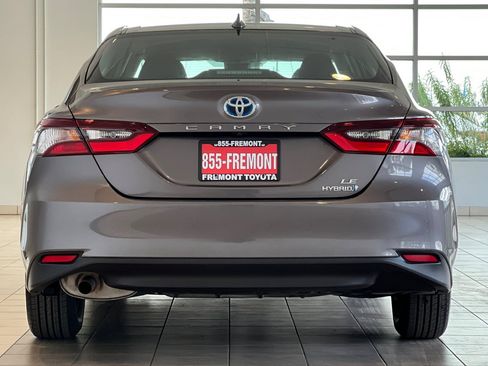 Used 2021 Toyota Camry LE image 5