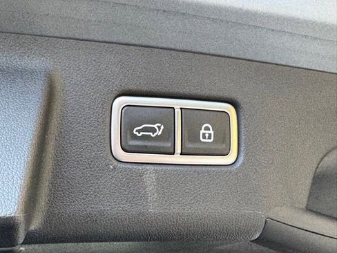 Certified 2023 Kia Sorento SX image 9