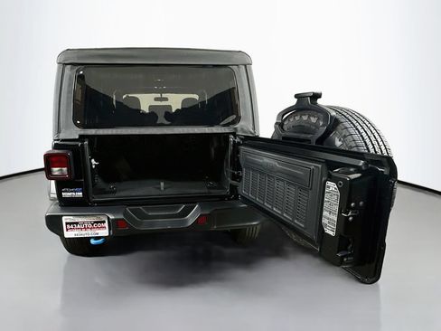 Used 2023 Jeep Wrangler Unlimited AWD/4WD image 32