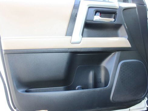 Used 2018 Toyota 4Runner SR5 Premium AWD/4WD image 15