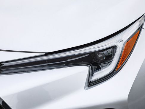 Certified 2025 Toyota Corolla SE FWD image 19