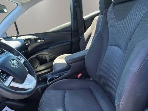 Used 2017 Toyota Prius Two w/ Prius Two Safety Plus Package FWD image 9