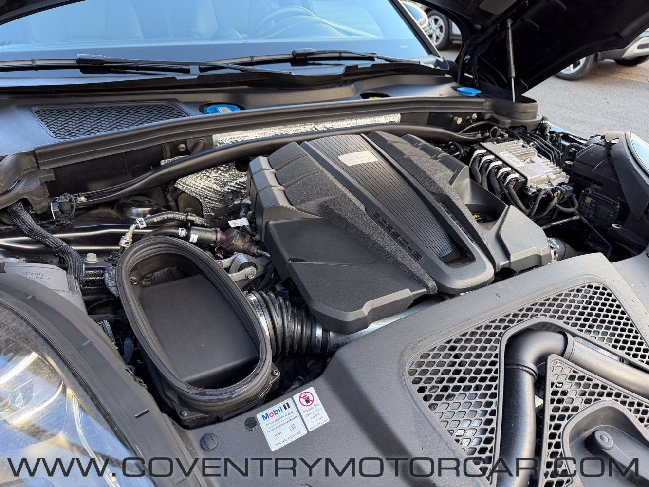 Used 2020 Porsche Macan Turbo AWD/4WD image 16