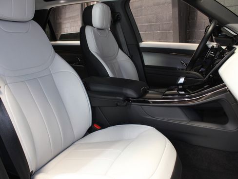 Used 2024 Land Rover Range Rover Sport Dynamic SE image 48