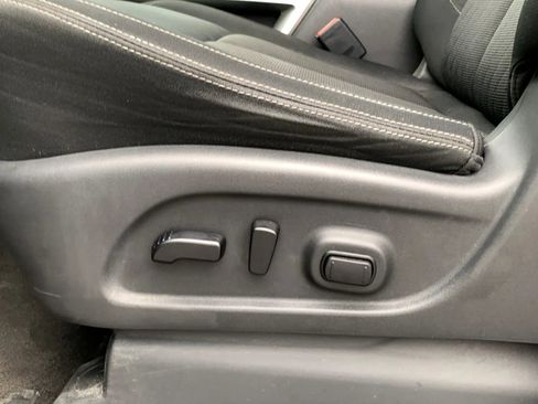 Used 2019 Nissan Titan SV w/ SV Convenience Package image 26