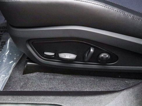 Used 2025 Porsche Taycan image 24