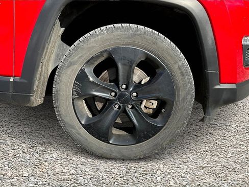 Used 2018 Jeep Compass Latitude image 8