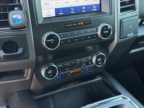 Used 2020 Ford Expedition XLT w/ Equipment Group 202A AWD/4WD image 23