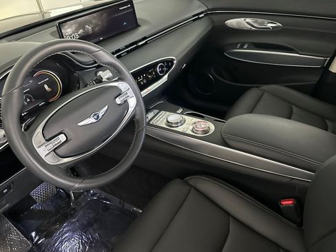 Used 2023 Genesis GV70 2.5T w/ Select Package AWD/4WD image 9