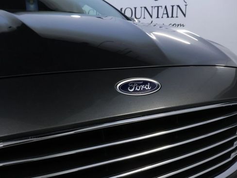 Used 2019 Ford Fusion SE image 9