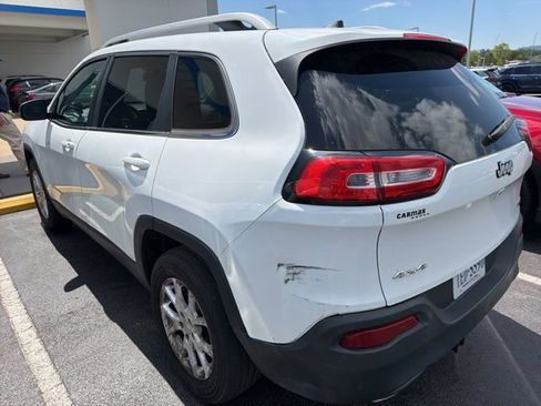 Used 2016 Jeep Cherokee Latitude AWD/4WD image 3