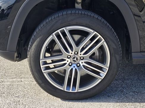 Used 2025 Mercedes-Benz GLS 450 4MATIC image 11