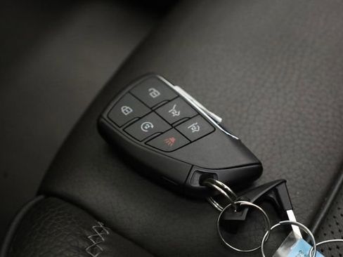 Used 2024 GMC Yukon XL Denali w/ Advanced Technology Package image 38