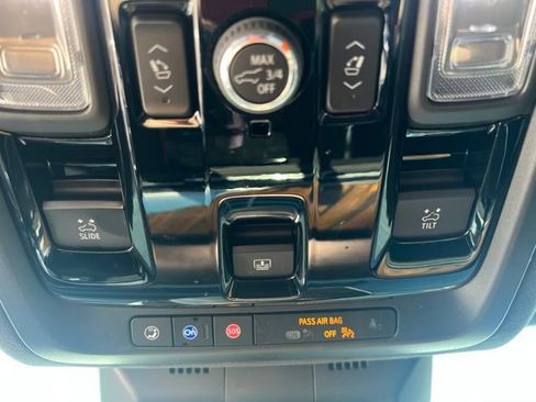 Used 2025 Cadillac Escalade Sport Platinum w/ LPO, Floor Liner Package AWD/4WD image 21