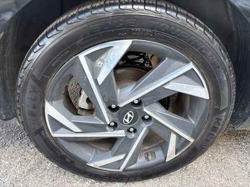 Used 2024 Hyundai Elantra Limited image 11