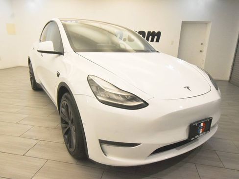 Used 2022 Tesla Model Y Long Range AWD/4WD image 7