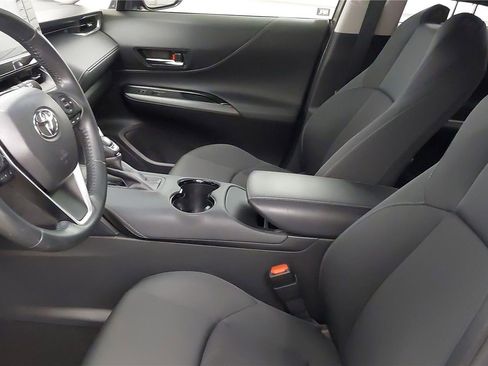 Used 2021 Toyota Venza LE image 19