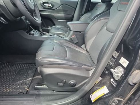 Used 2022 Jeep Cherokee Trailhawk w/ Premium Leather Package image 9