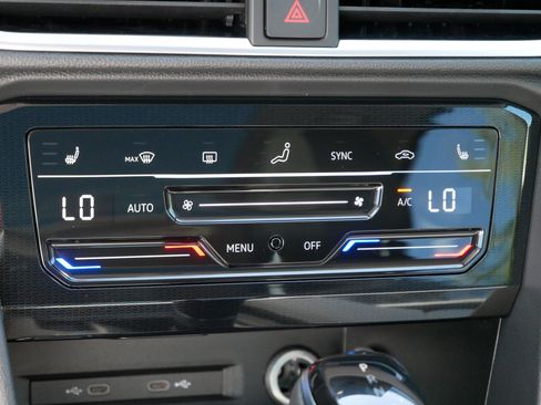 New 2025 Volkswagen Taos SE image 10