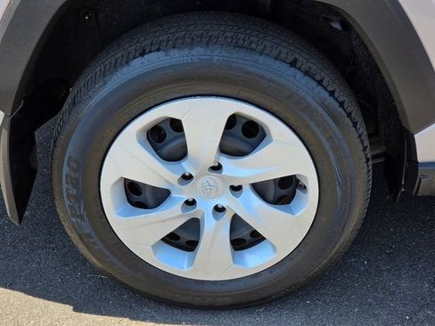 Used 2023 Toyota RAV4 LE AWD/4WD image 12