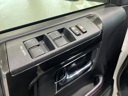 Used 2018 Toyota 4Runner TRD Off-Road AWD/4WD image 18