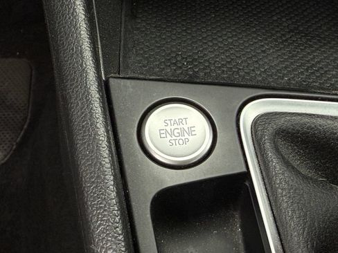 Used 2024 Volkswagen Jetta SE FWD image 16