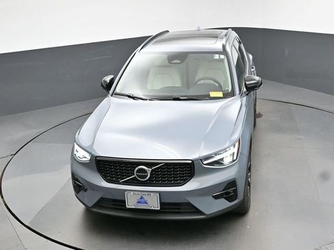 Used 2023 Volvo XC40 B5 Plus w/ Protection Package Premier AWD/4WD image 19