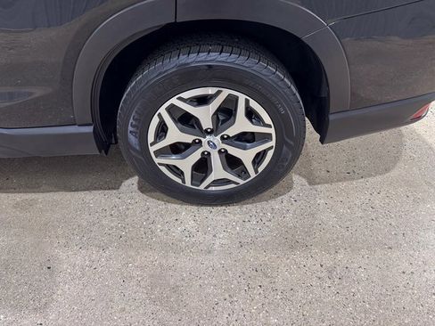 Used 2022 Subaru Forester Premium image 11