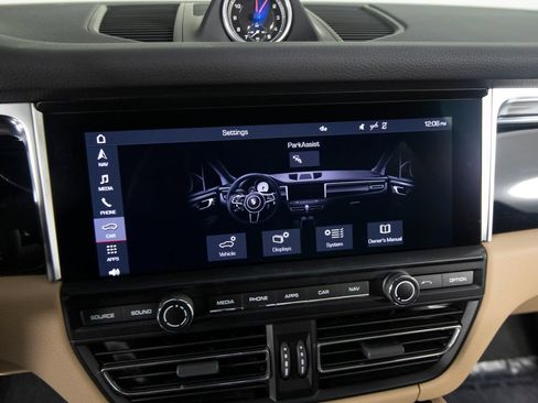 Certified 2021 Porsche Macan S AWD/4WD image 27
