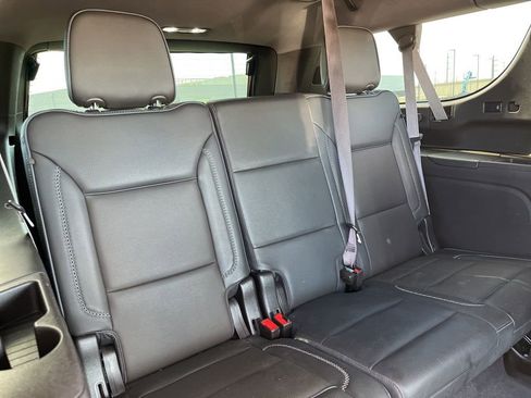Used 2022 GMC Yukon XL Denali image 30