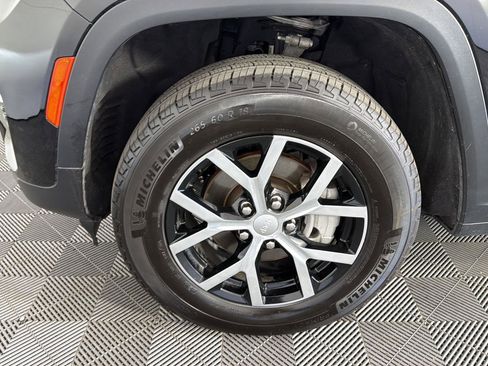 Used 2024 Jeep Grand Cherokee Limited AWD/4WD image 16