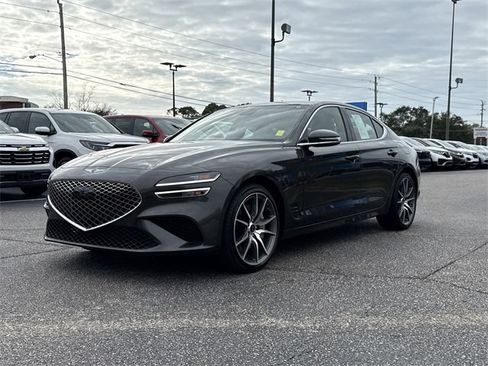 Used 2025 Genesis G70 2.5T image 9