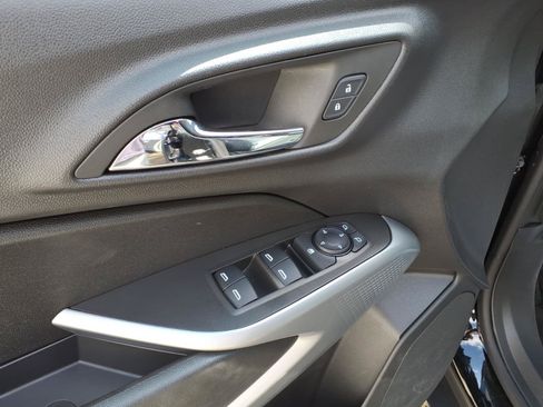 Used 2025 Chevrolet Trax LS FWD image 12