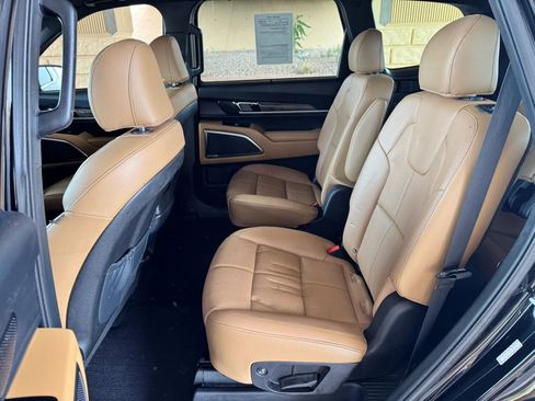 Used 2020 Kia Telluride SX w/ Towing Package FWD image 19