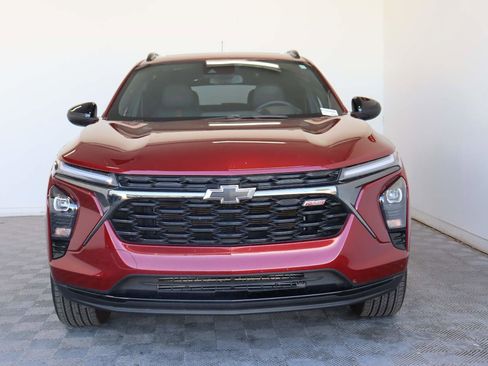 Used 2024 Chevrolet Trax RS w/ Sunroof Package FWD image 2