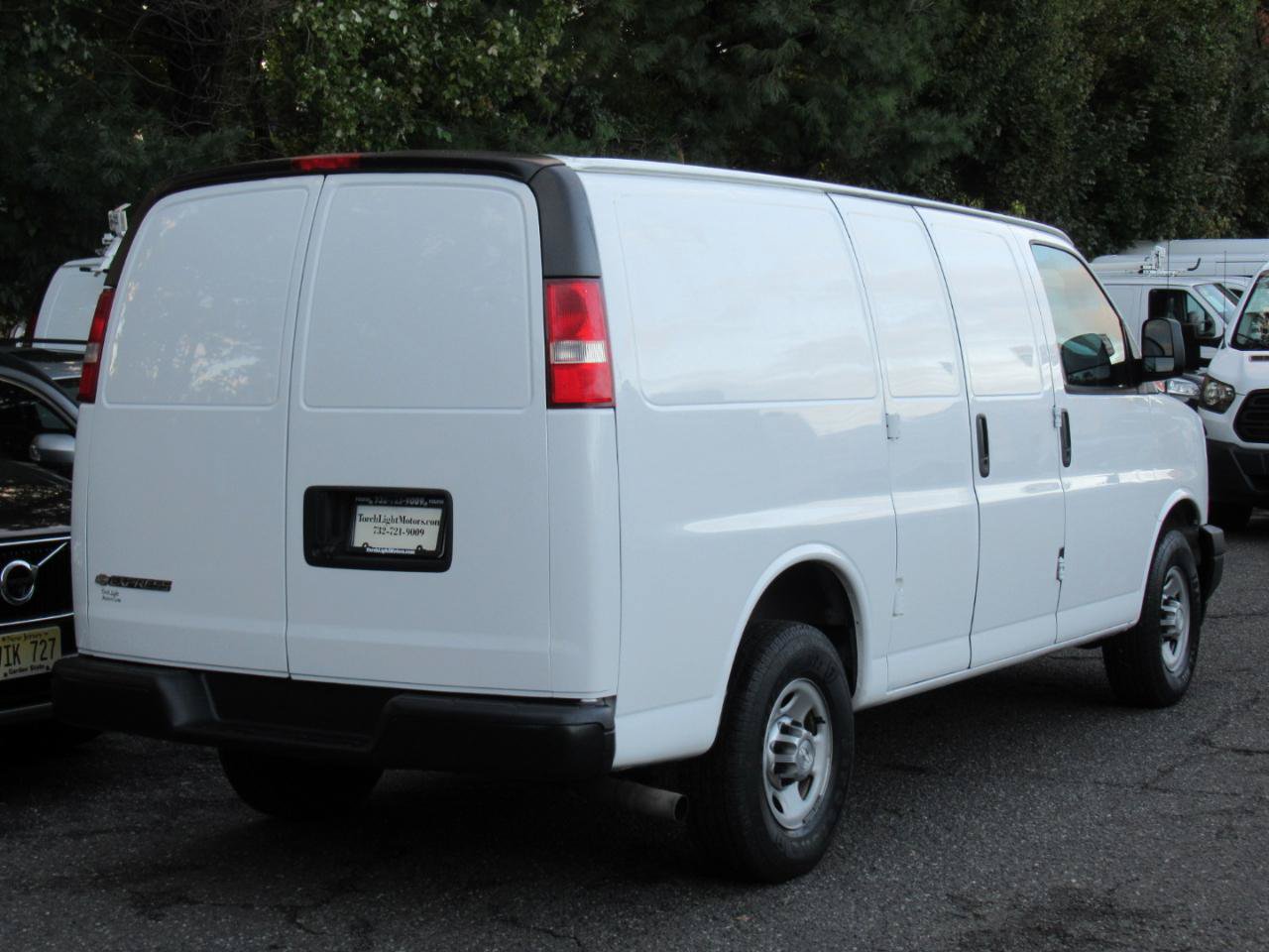Used 2017 Chevrolet Express 2500 RWD image 5