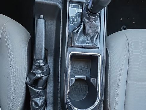 Used 2018 Toyota Tacoma SR image 33