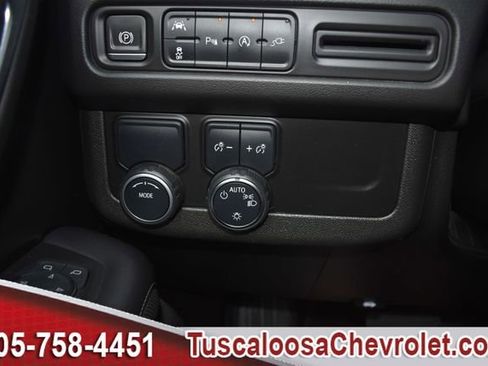 Used 2022 Chevrolet Suburban Premier image 43