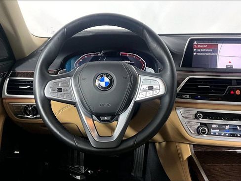 Used 2022 BMW 750Li xDrive AWD/4WD image 5