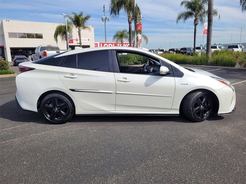 Used 2018 Toyota Prius Four Touring w/ Appearance Package image 4