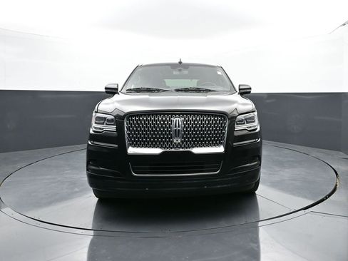 Used 2024 Lincoln Navigator Reserve AWD/4WD image 2