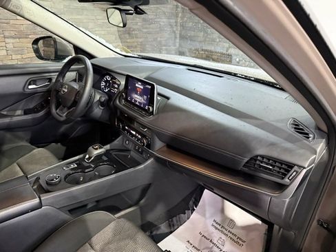 Certified 2025 Nissan Rogue SV image 29