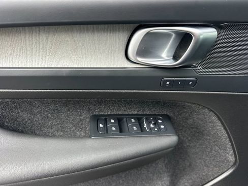 Certified 2025 Volvo XC40 B5 Plus AWD/4WD image 10