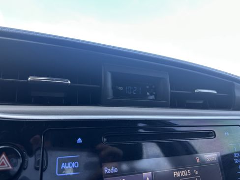 Used 2017 Toyota Corolla LE image 25