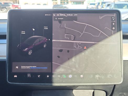 Used 2022 Tesla Model Y Long Range image 15